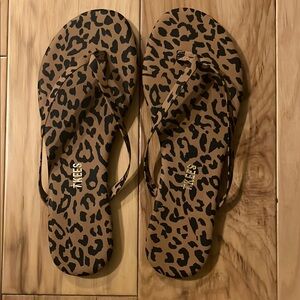 TKEES Leopard Print Flip Flops NWOT Size 7